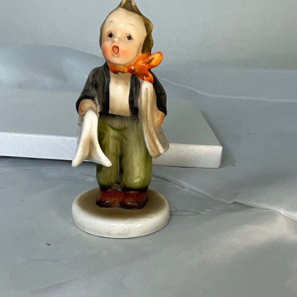 VTG Napco “Newsboy” figurine  1950’s by the National Potteries